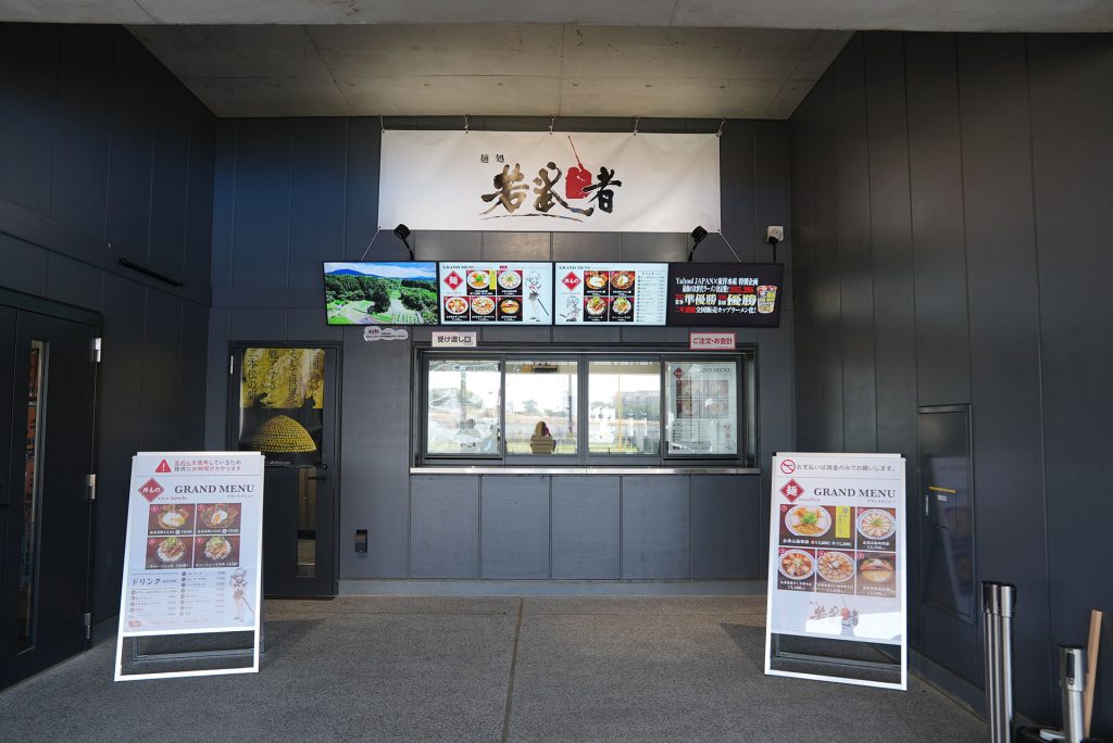 ジャイアンツタウンスタジアム店舗に設置されたサイネージディスプレイ