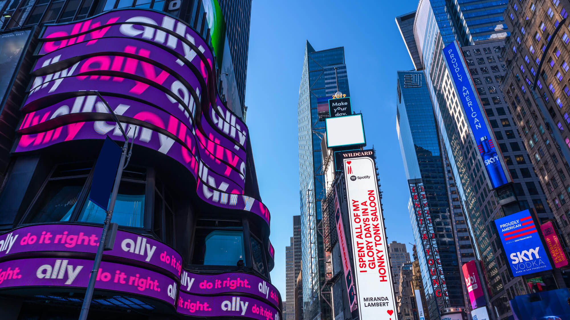 曲面型LEDビジョンのメリットとは？設置事例も併せて紹介